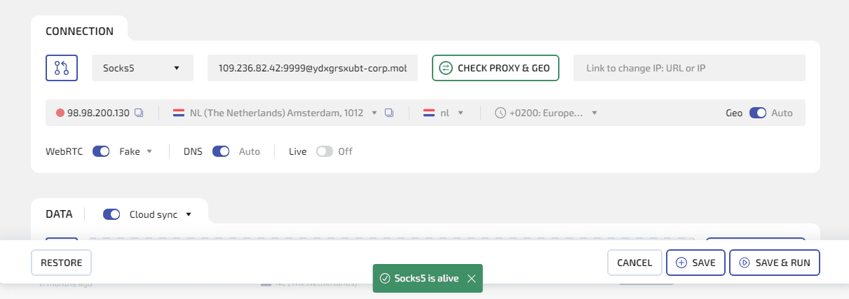 WADE X CONNECTION tab with a SOCKS5 proxy entered, a green Socks5 is alive result, verified Netherlands IP, and SAVE / SAVE & RUN buttons